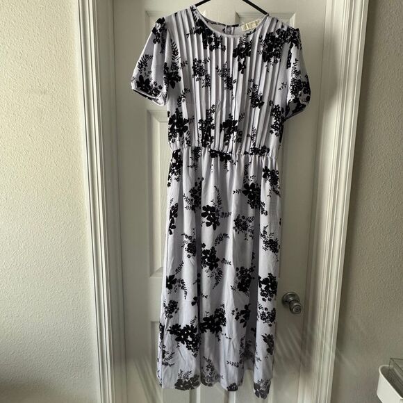 Michael Kors Pleated Floral Midi Dress | Black & Light Grey | Size Small - Picture 2 of 6
